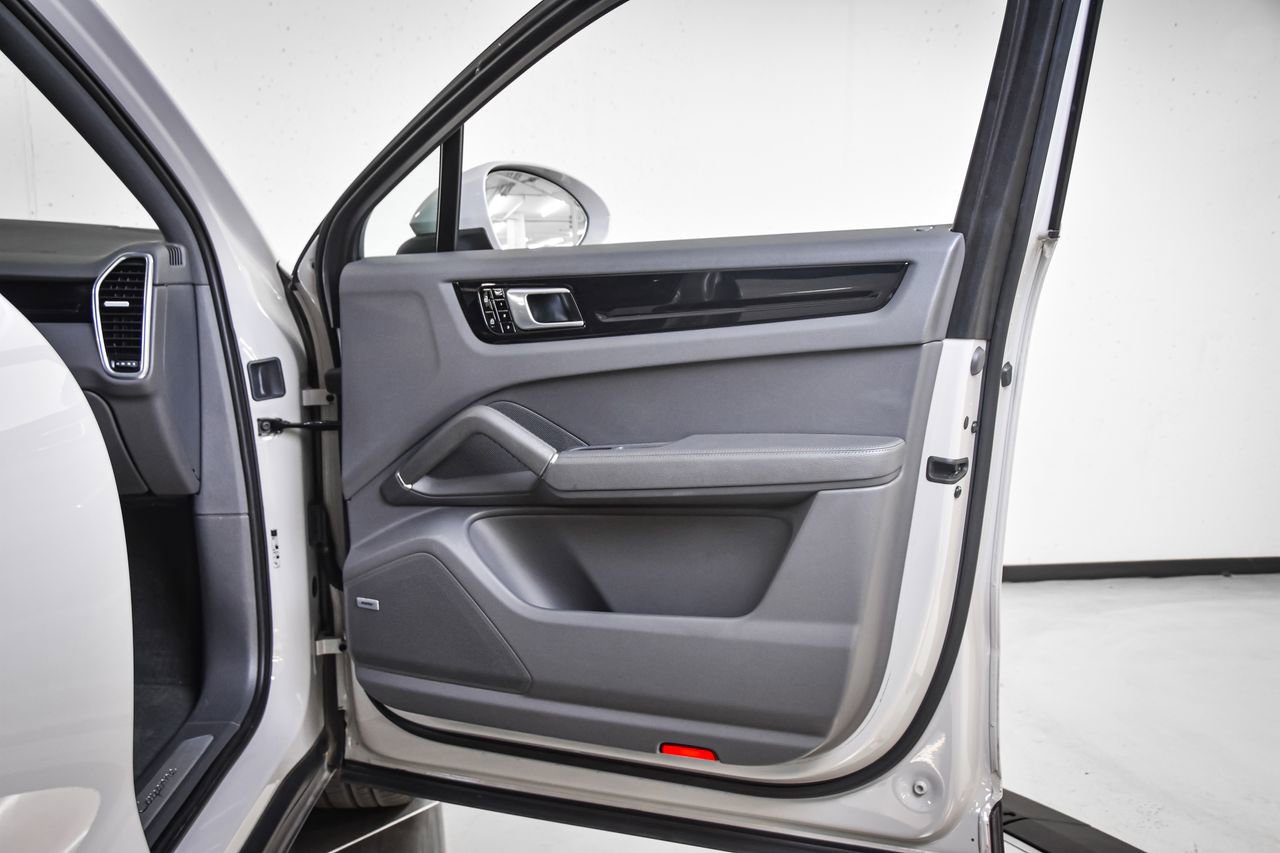 Certified 2020 Porsche Cayenne image 25