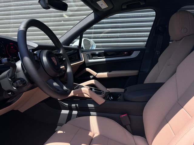 New 2026 Porsche Cayenne AWD/4WD image 4