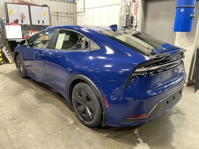 Used 2023 Toyota Prius Prime SE image 3