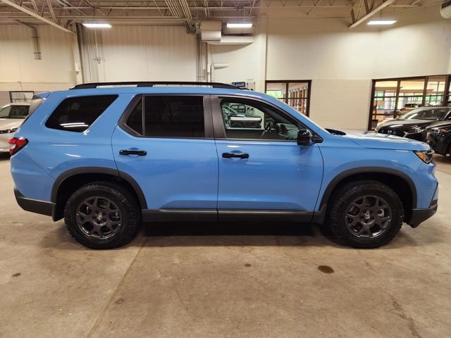 Certified 2023 Honda Pilot TrailSport image 2