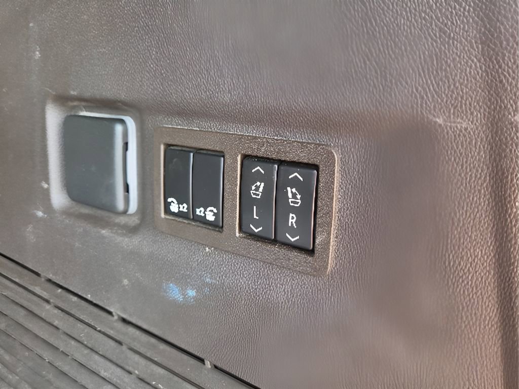 Used 2021 GMC Yukon XL Denali w/ Denali Ultimate Package image 28