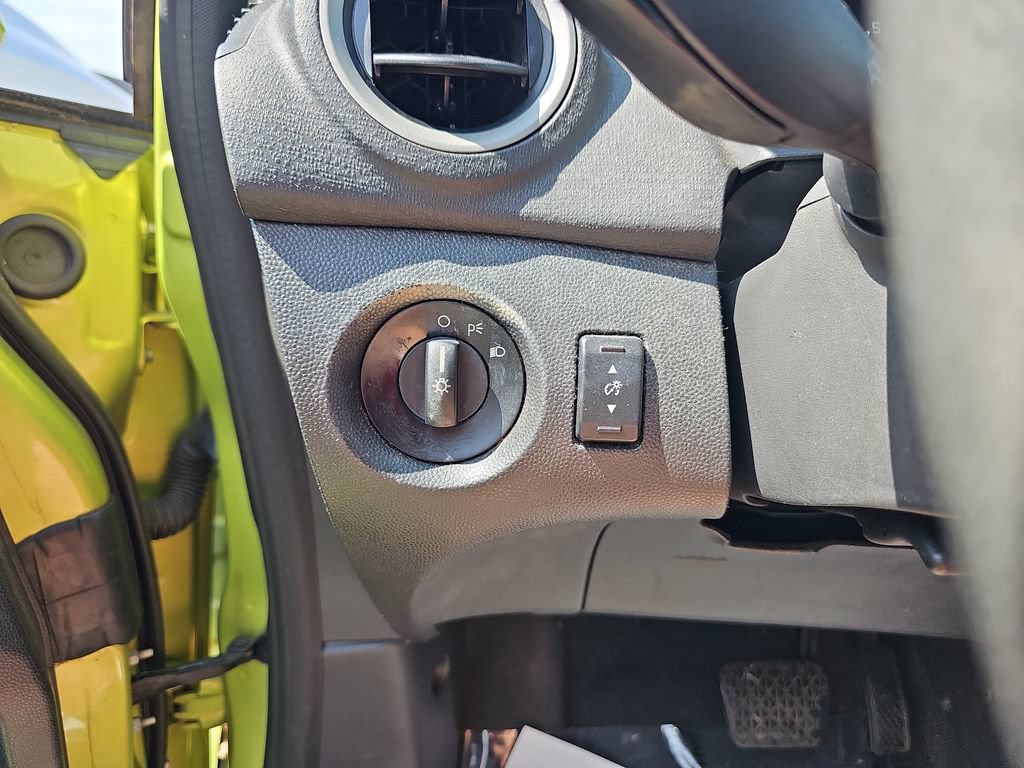 Used 2013 Ford Fiesta SE FWD image 32