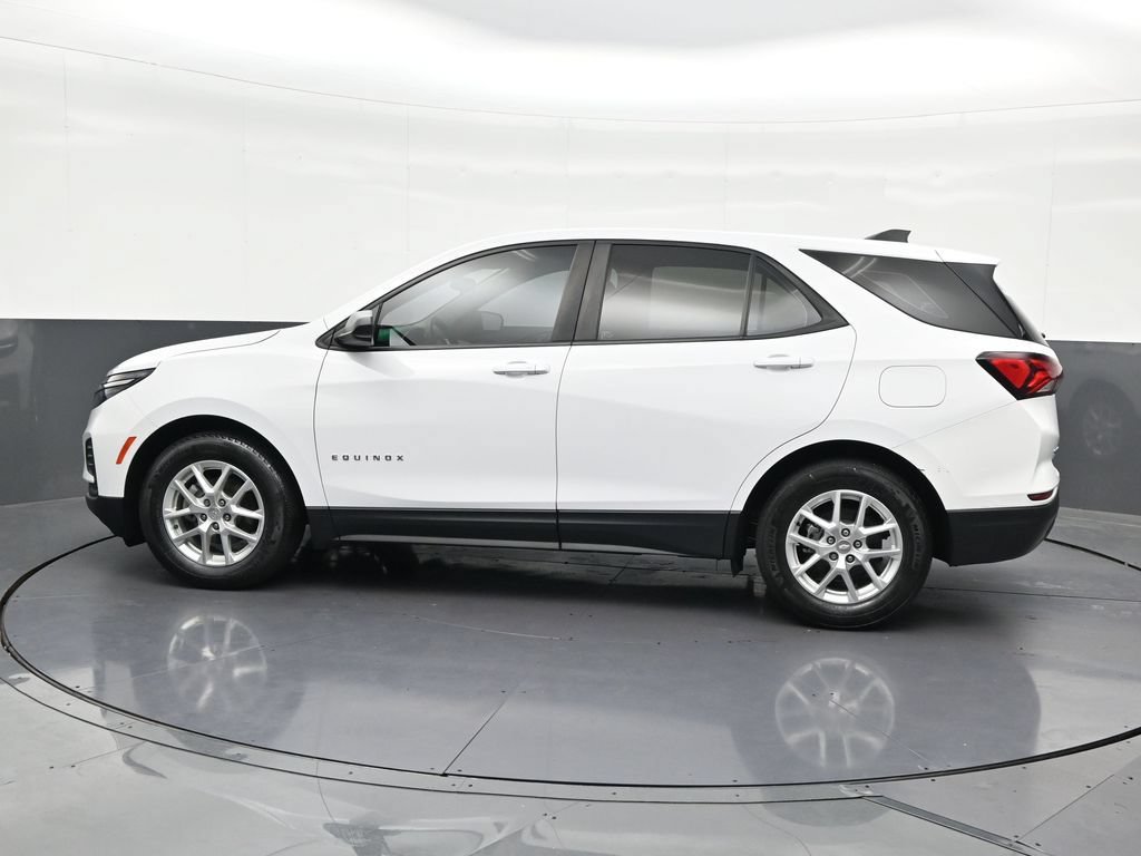 Used 2023 Chevrolet Equinox LS FWD image 2