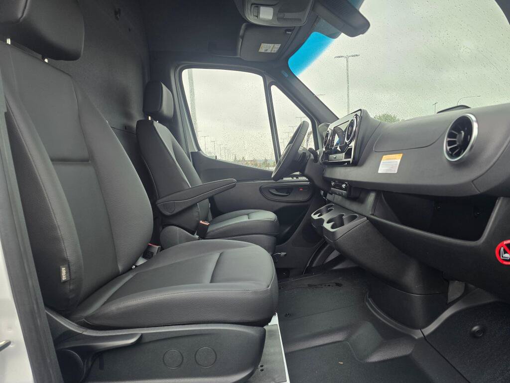 New 2025 Mercedes-Benz eSprinter 170 Cargo image 25