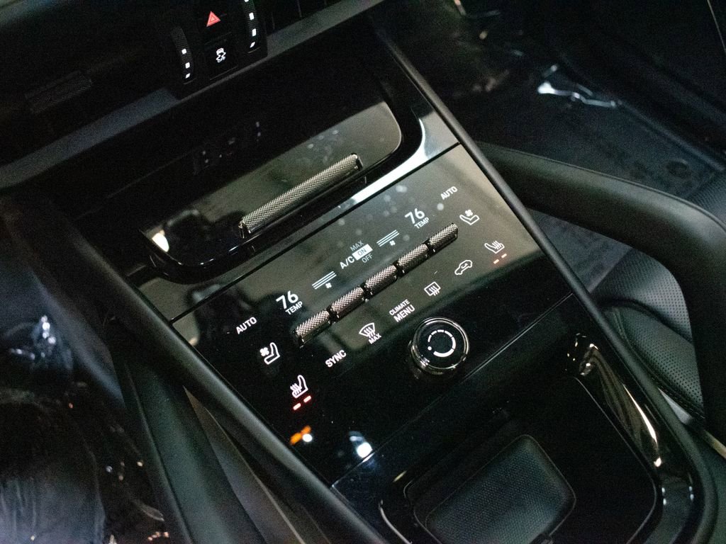 Certified 2025 Porsche Cayenne Turbo image 33