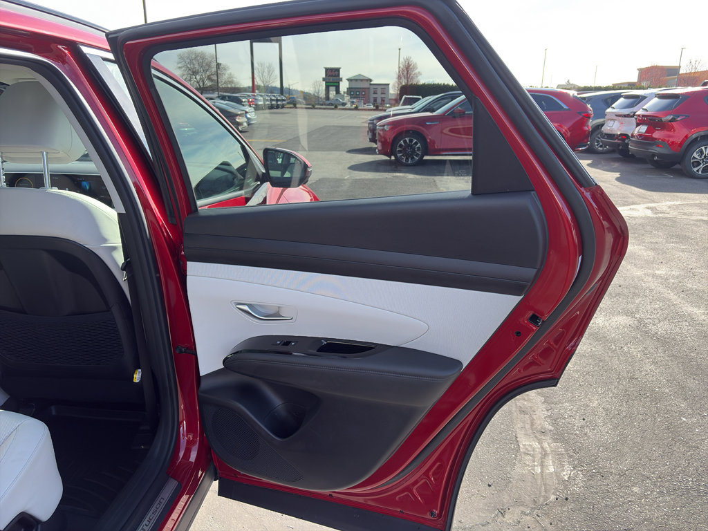 Used 2025 Hyundai Tucson Limited AWD/4WD image 16
