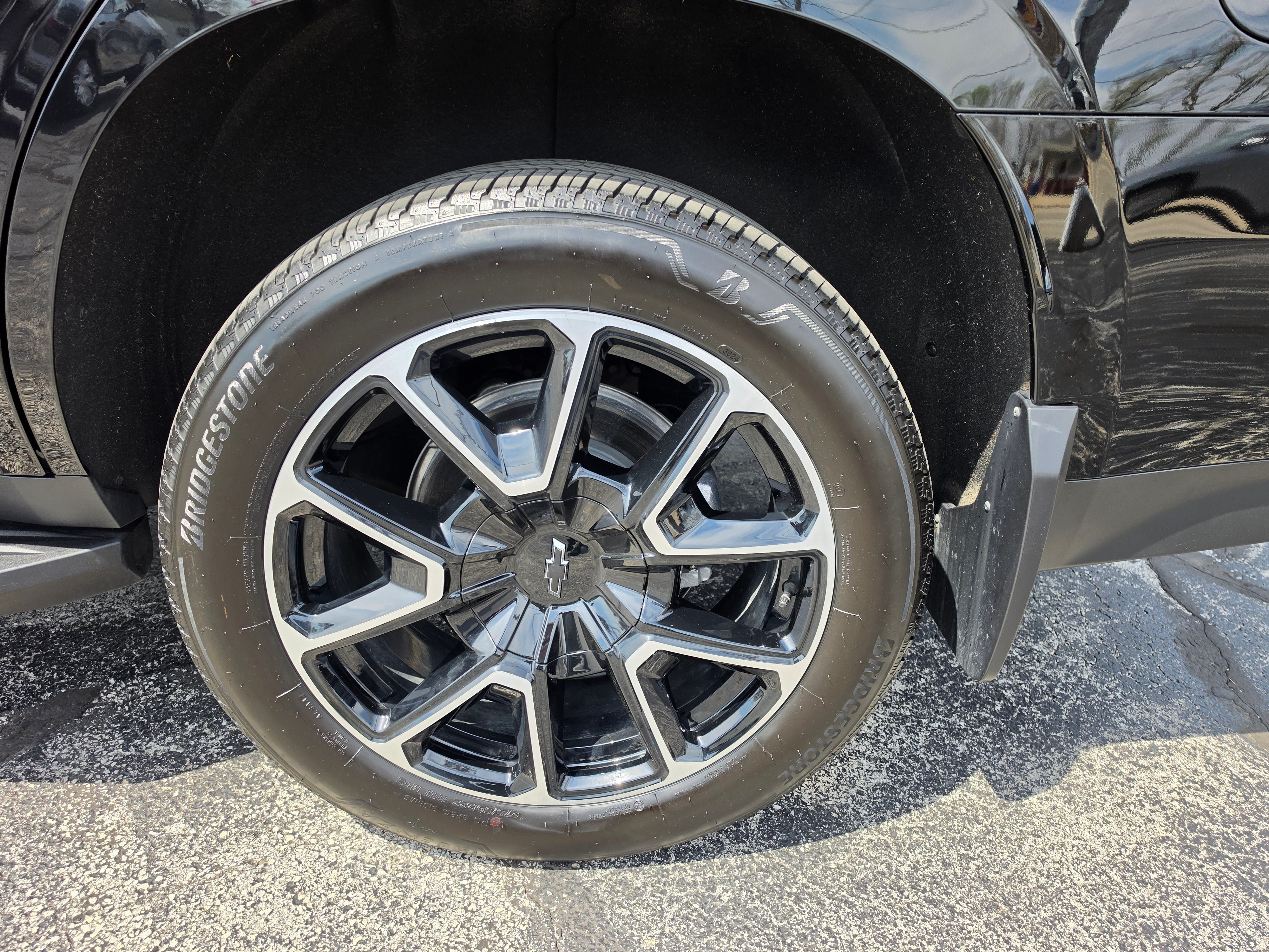 Used 2024 Chevrolet Tahoe RST w/ Luxury Package AWD/4WD image 17