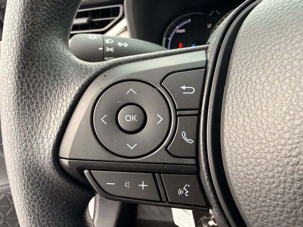 Used 2025 Toyota RAV4 XLE image 18