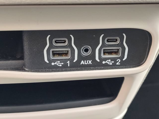 Certified 2024 Chrysler Pacifica Touring-L FWD image 34