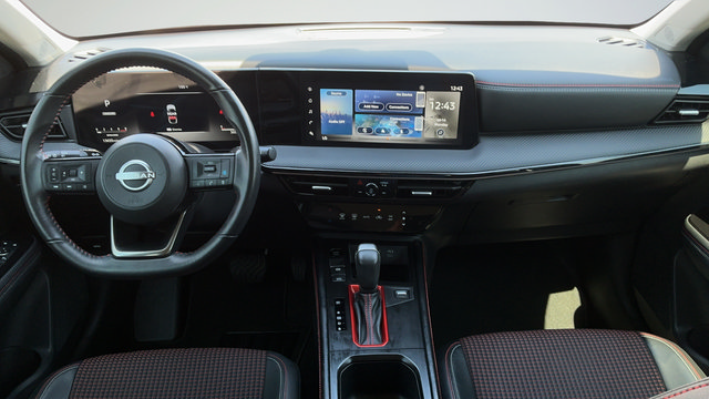 Used 2025 Nissan Kicks SR FWD image 9