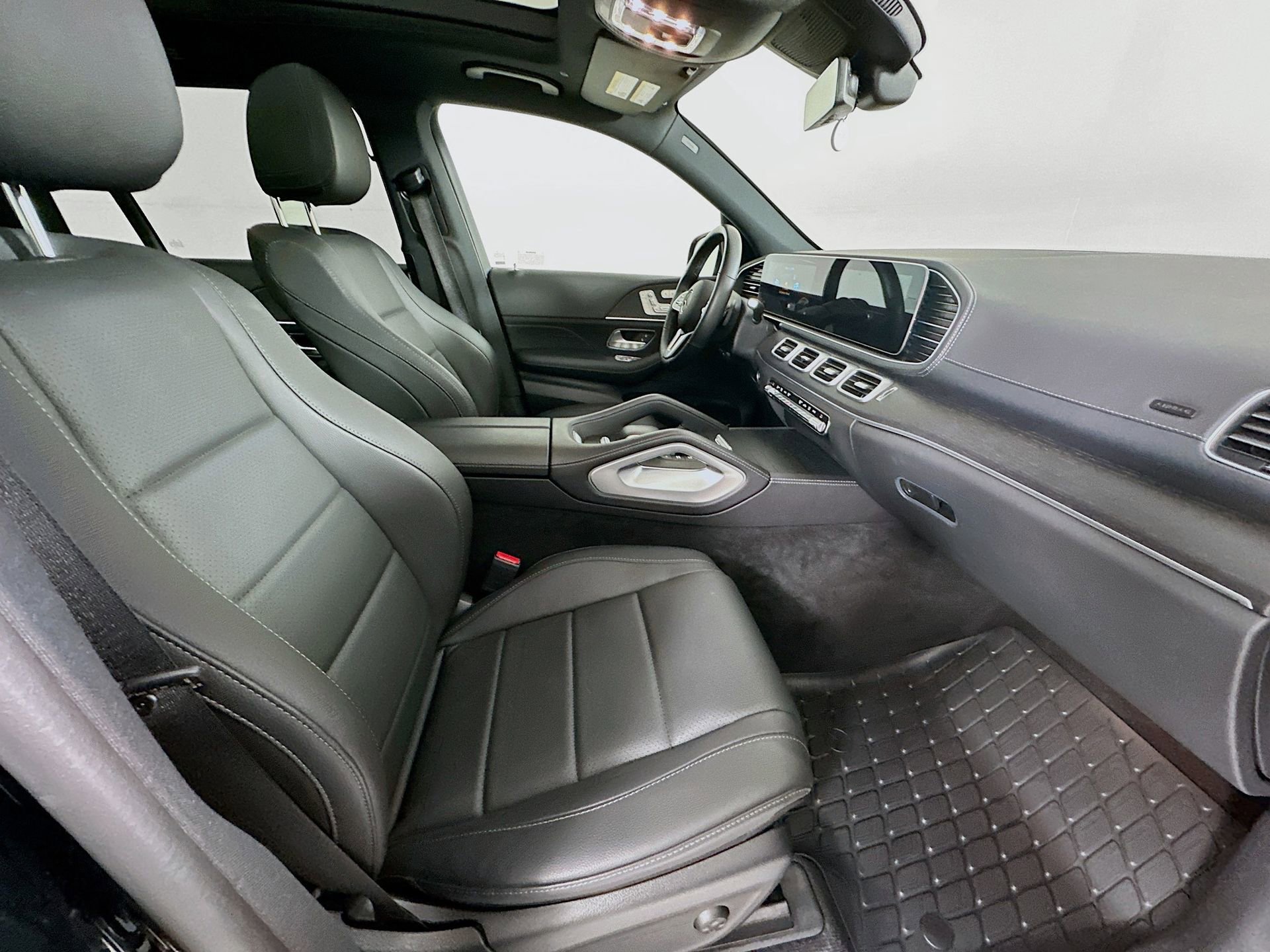 Used 2023 Mercedes-Benz GLS 450 4MATIC image 32