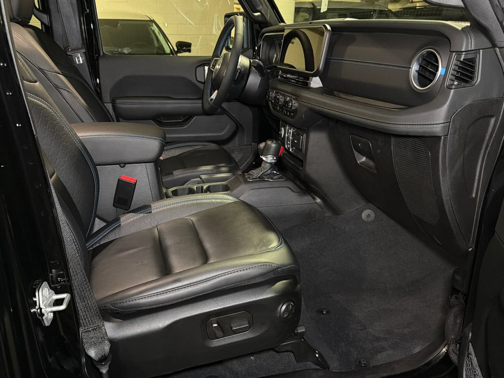 Used 2024 Jeep Wrangler High Altitude AWD/4WD image 10