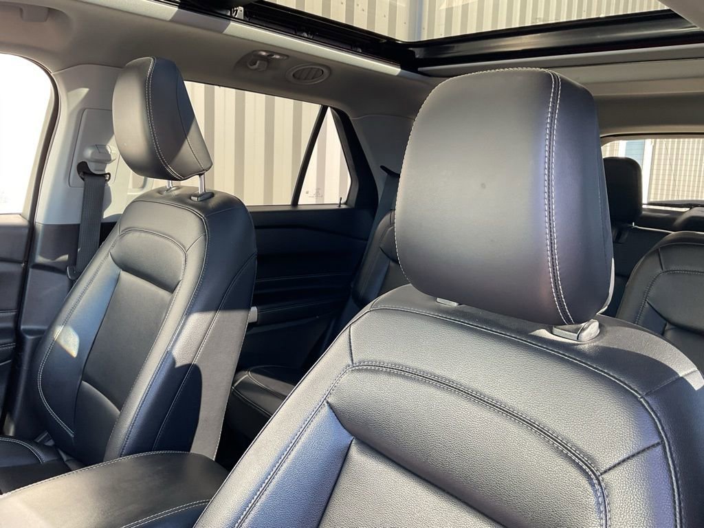 Used 2021 Ford Explorer XLT w/ Equipment Group 202A image 9