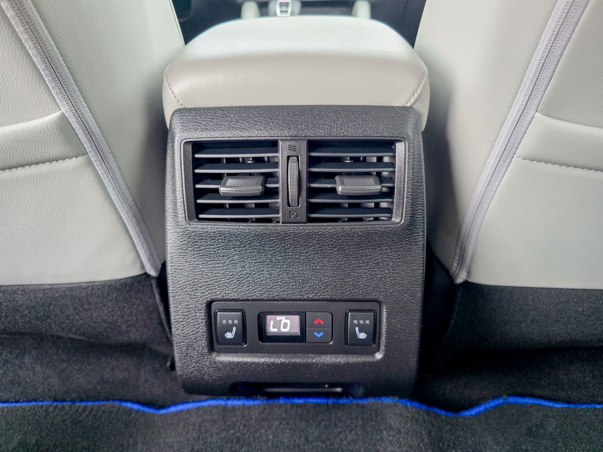 Used 2024 Mitsubishi Outlander SEL image 32