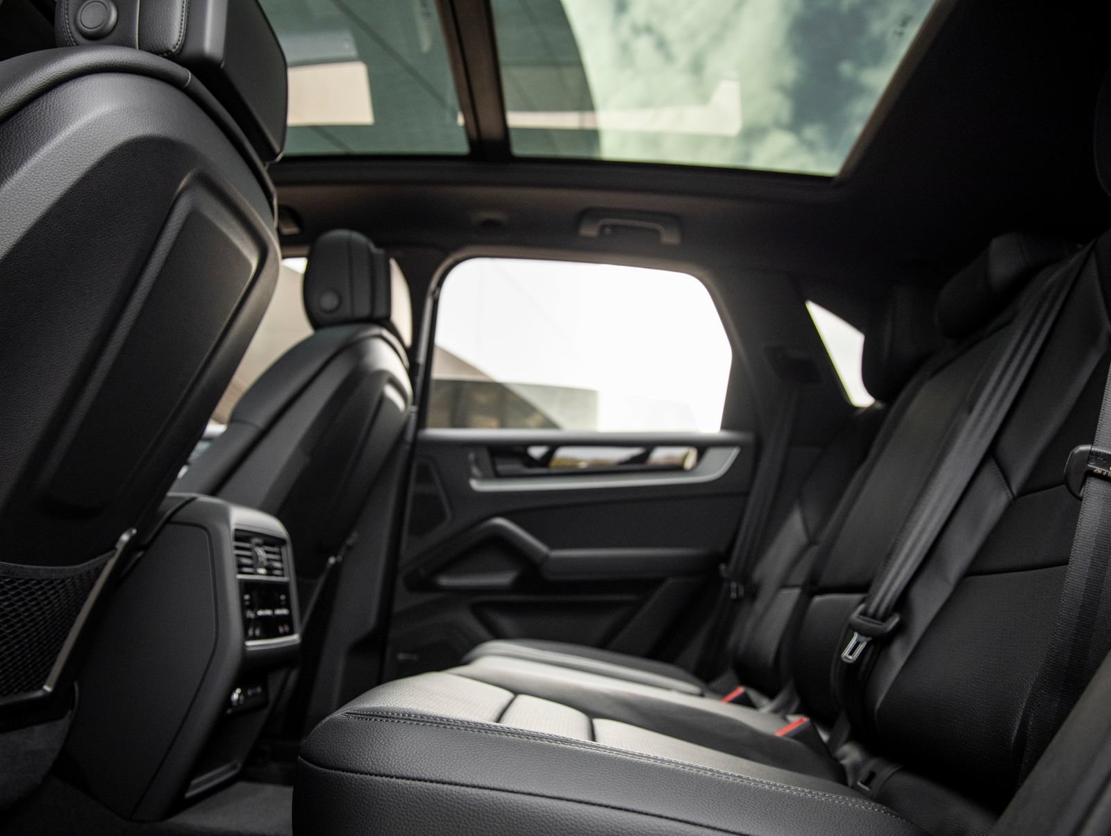 Certified 2026 Porsche Cayenne AWD/4WD image 33