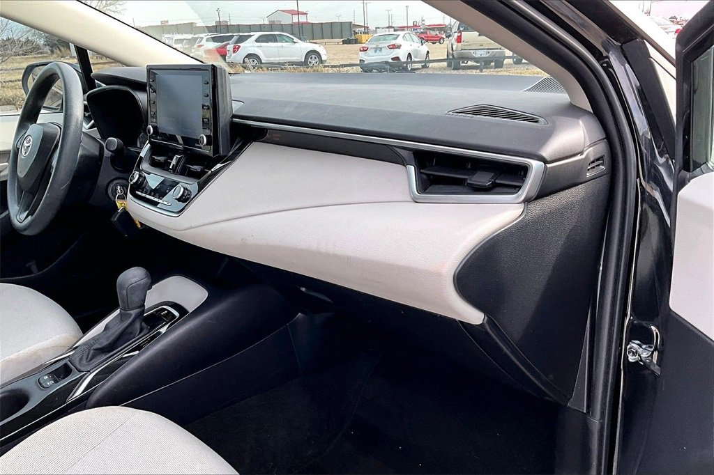 Used 2022 Toyota Corolla LE image 14