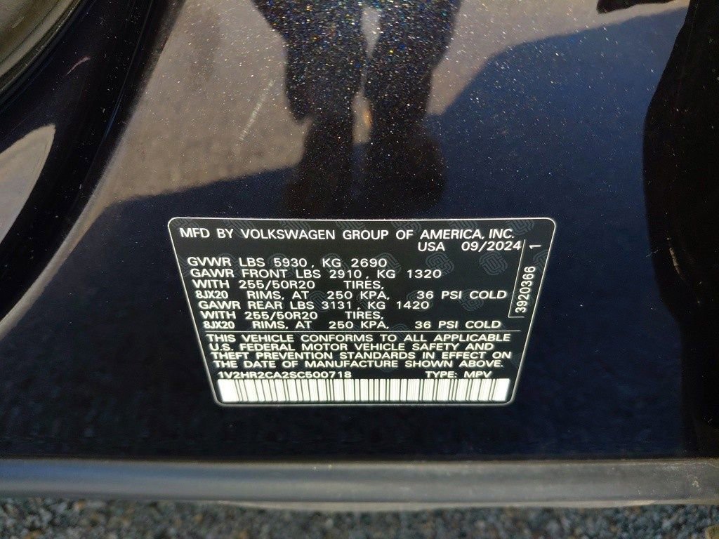 Used 2025 Volkswagen Atlas SE image 12