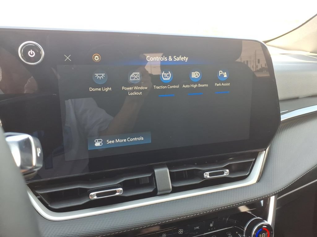 Used 2025 Chevrolet Equinox LT w/ Convenience Package II FWD image 27