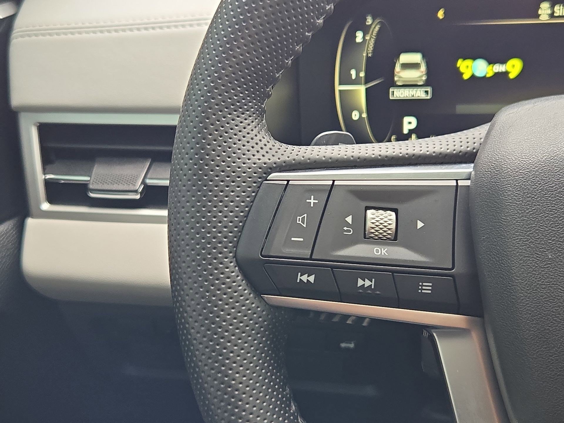 Used 2025 Mitsubishi Outlander SEL image 18