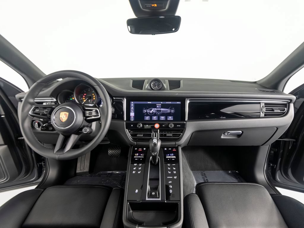 Certified 2026 Porsche Macan AWD/4WD image 37