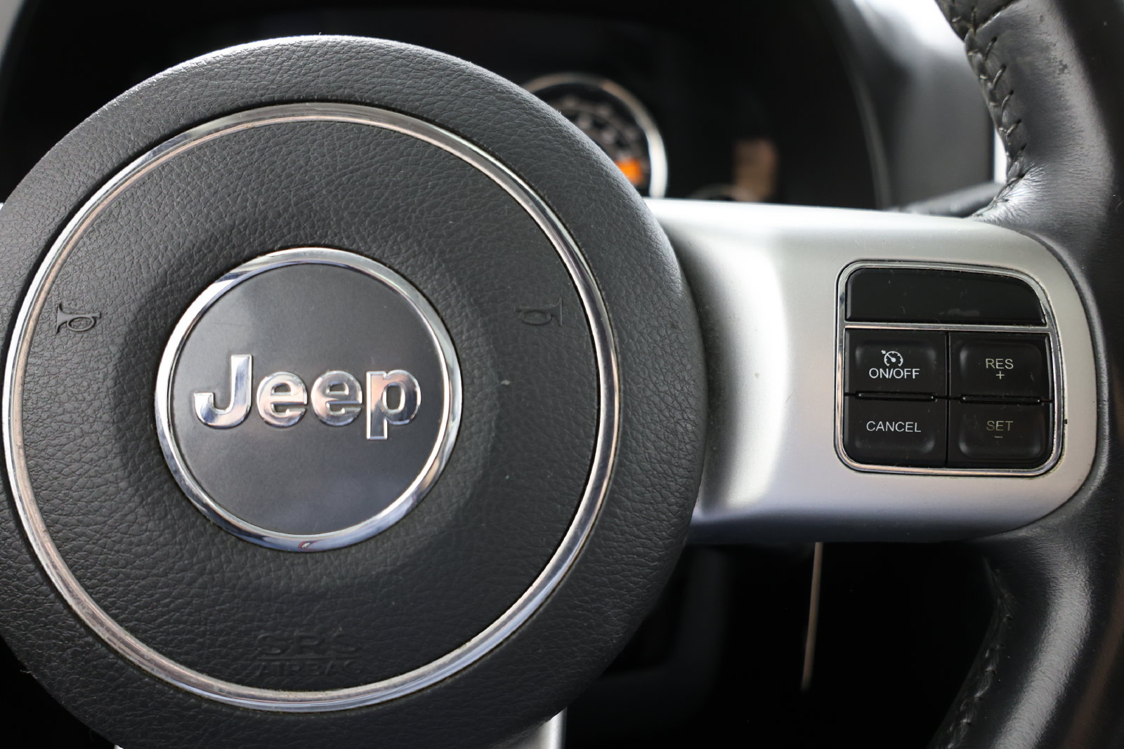 Used 2015 Jeep Compass Latitude w/ Sun/Sound Group FWD image 23