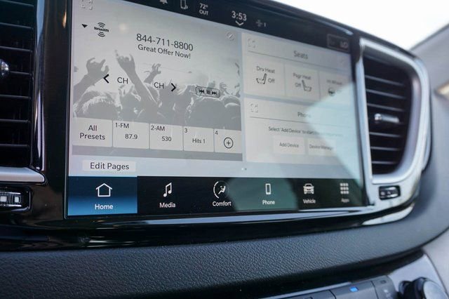 Used 2024 Chrysler Pacifica Touring-L image 19