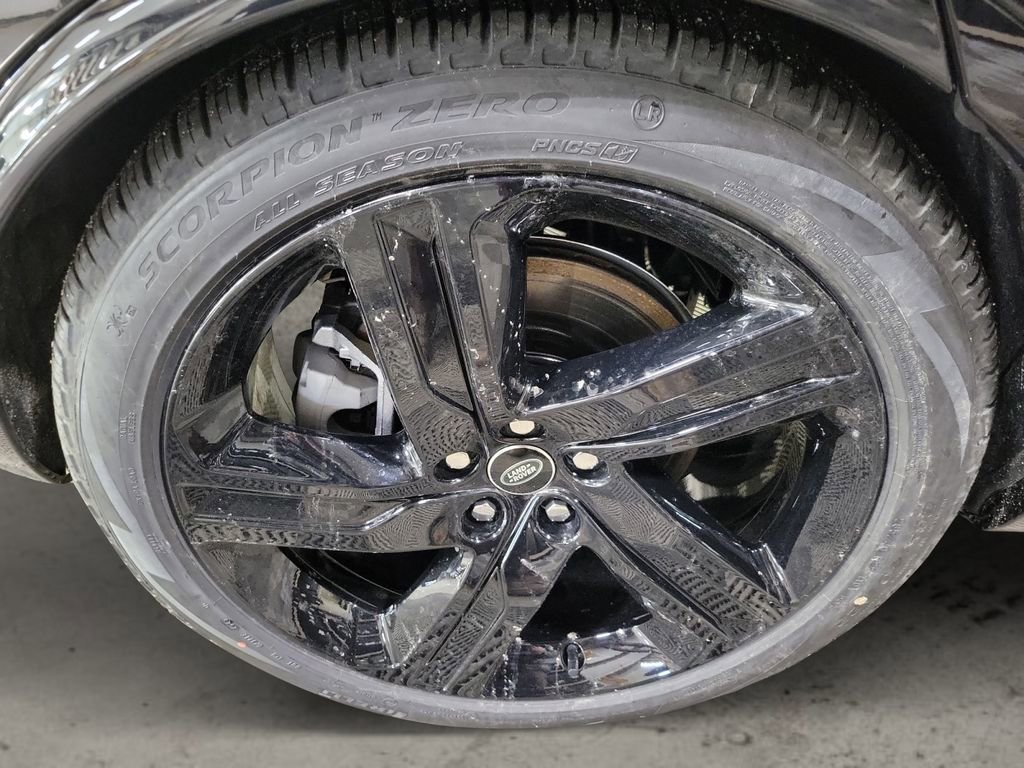 New 2026 Land Rover Discovery Limited Edition image 12