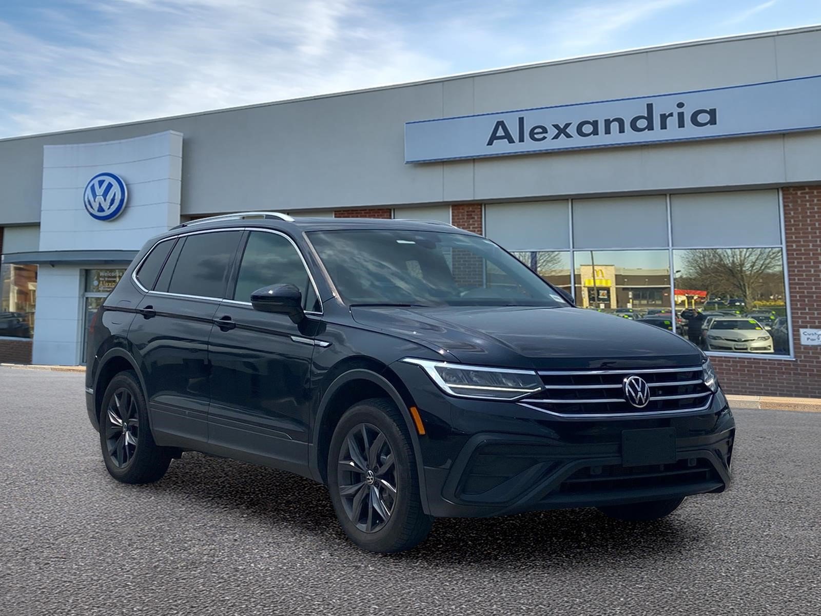 Certified 2023 Volkswagen Tiguan SE w/ Panoramic Sunroof Package