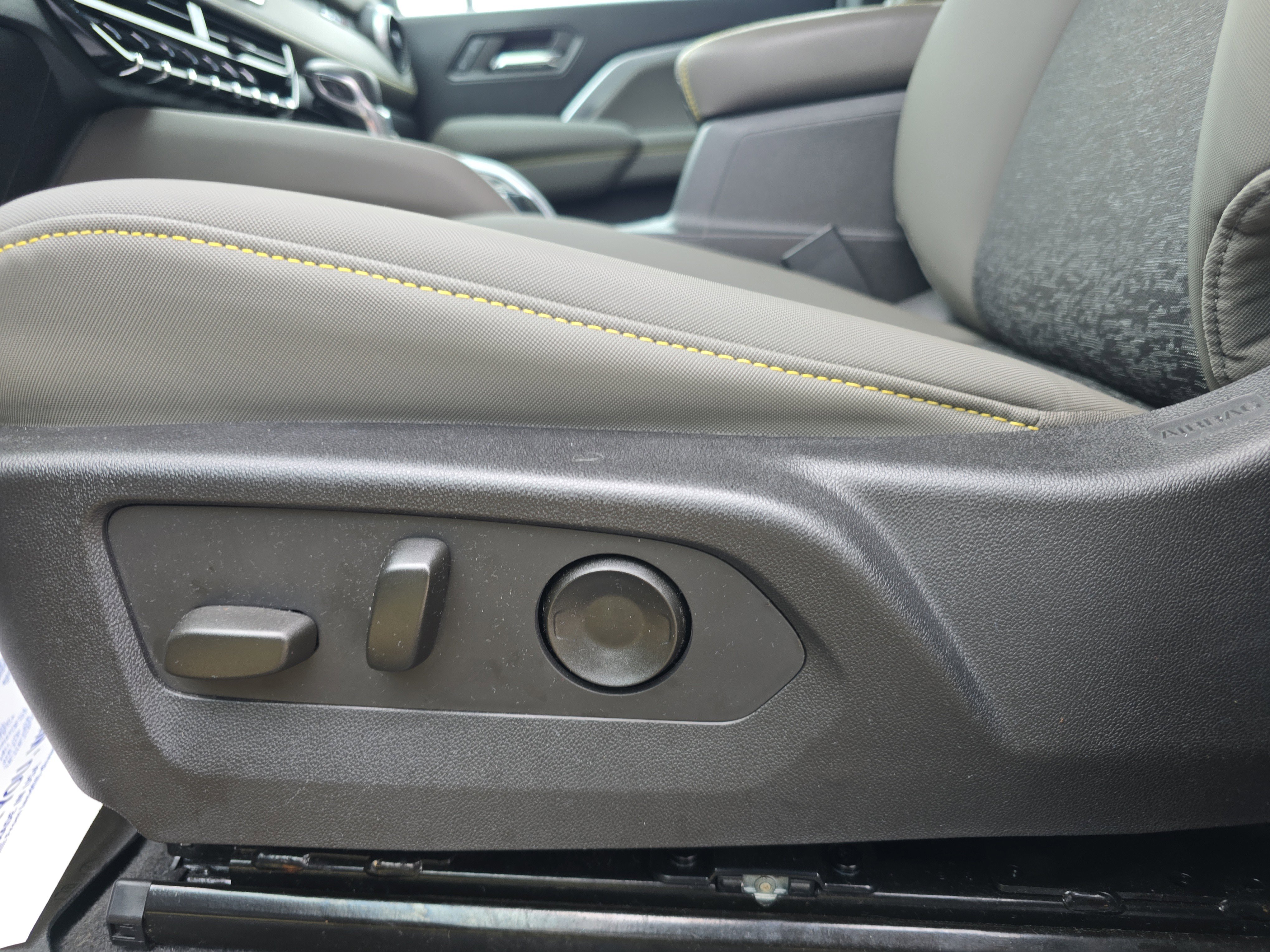 Used 2024 Chevrolet Colorado ZR2 w/ Technology Package image 14