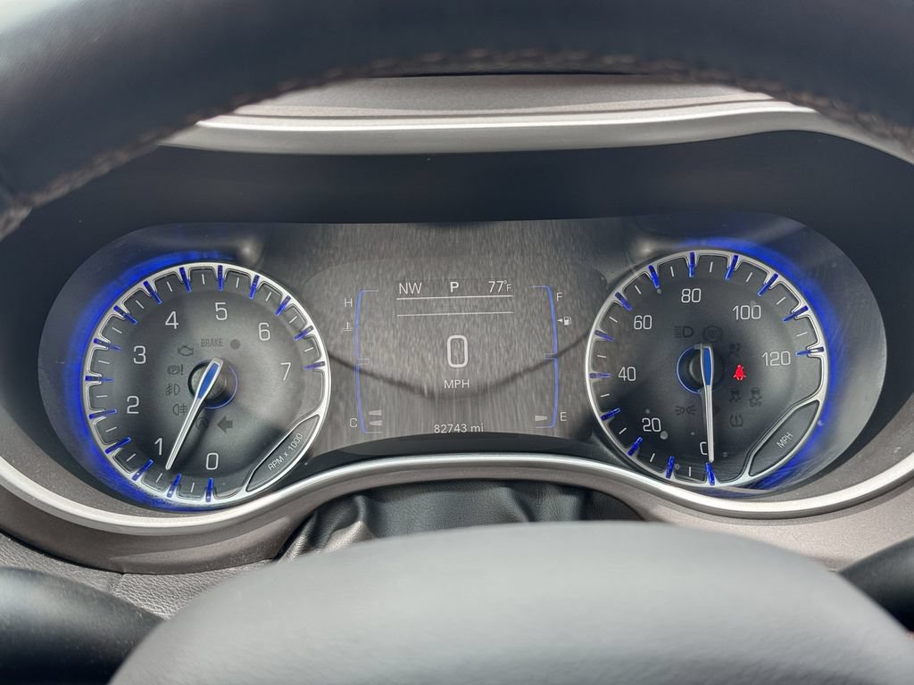 Used 2018 Chrysler Pacifica Touring-L FWD image 16