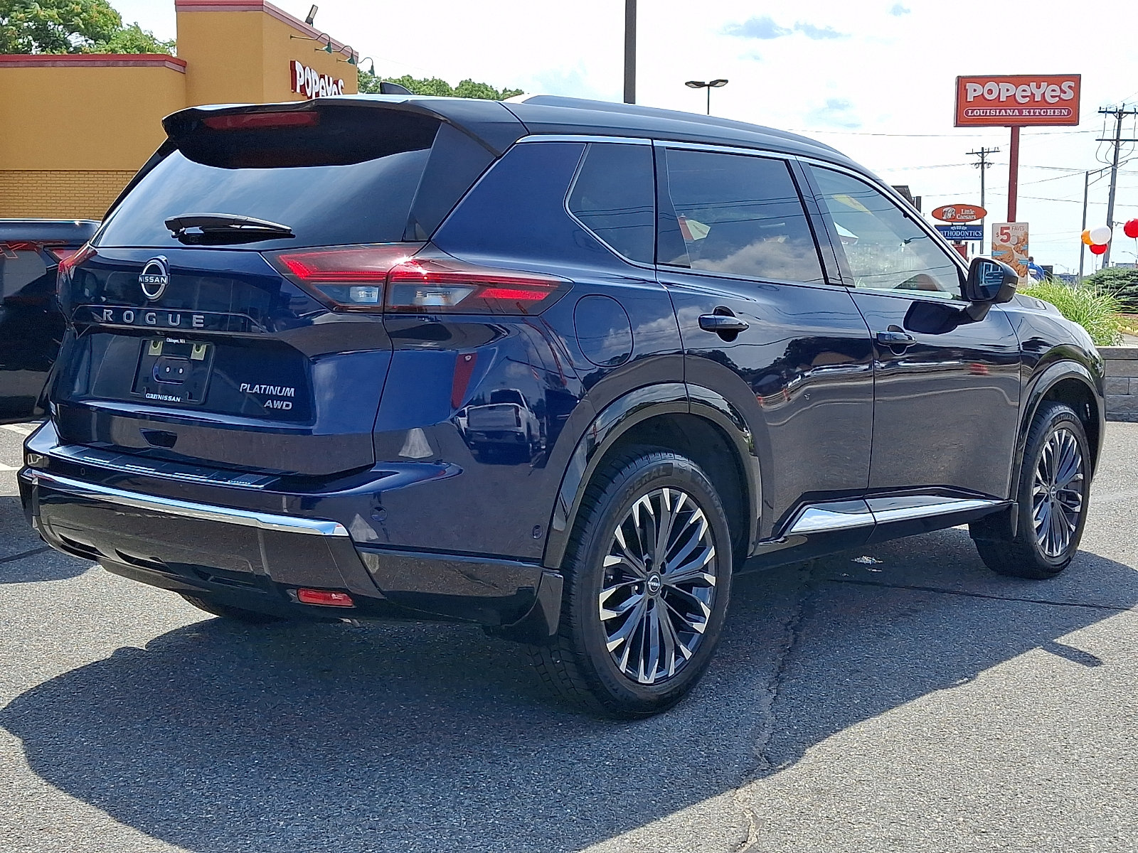 Used 2024 Nissan Rogue Platinum AWD/4WD image 7