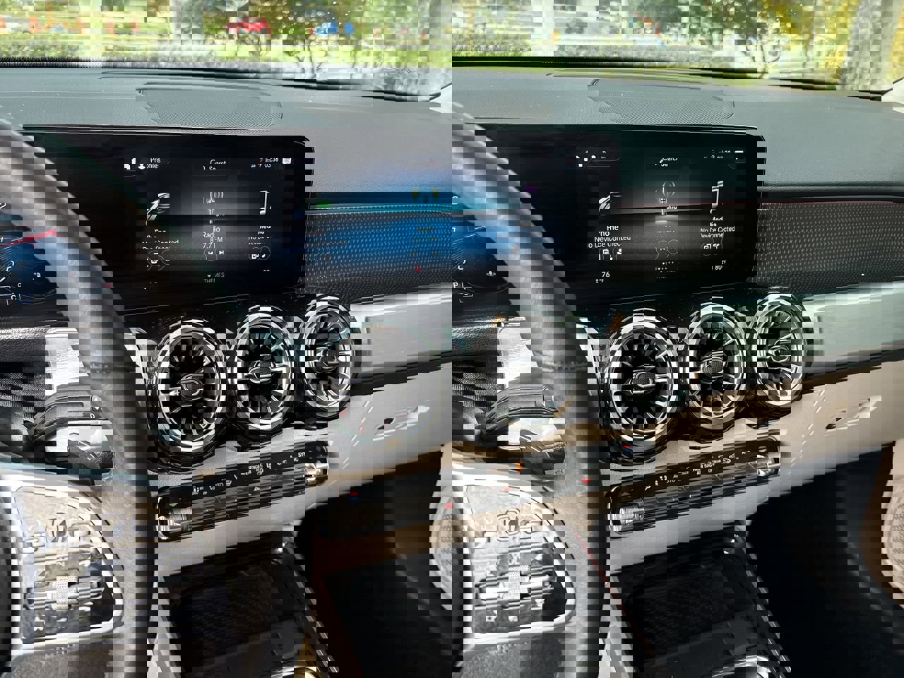 Used 2022 Mercedes-Benz GLB 250 image 14