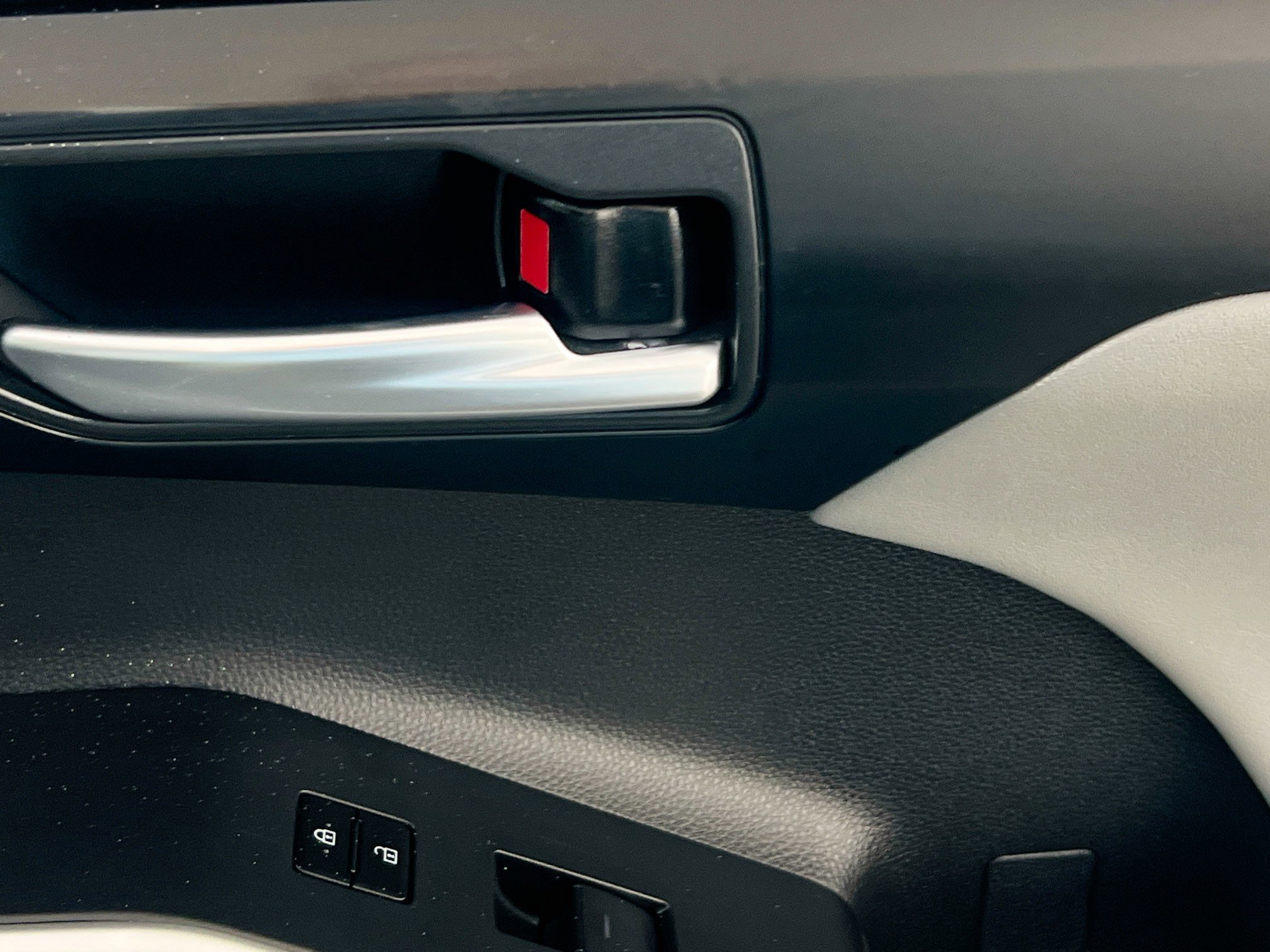 Used 2024 Toyota Highlander XLE image 32