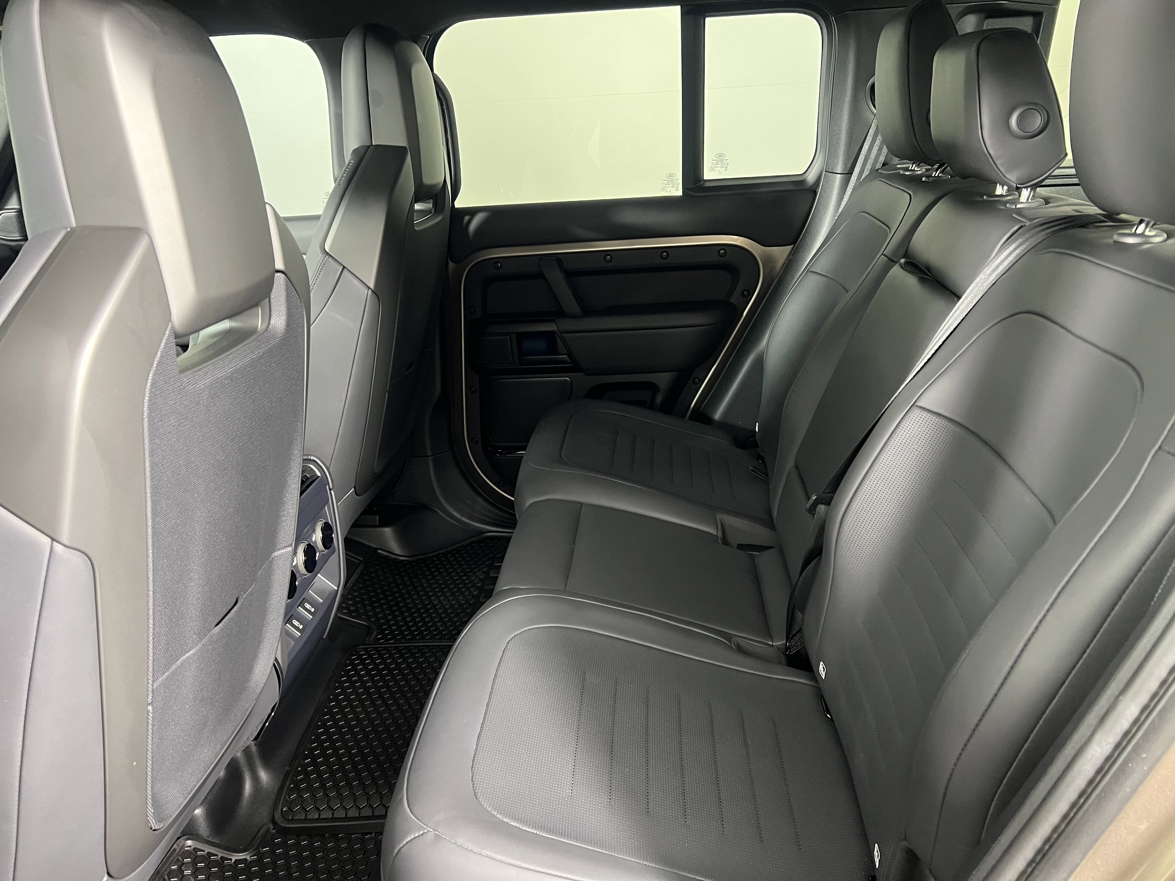 Used 2026 Land Rover Defender 110 OCTA image 19