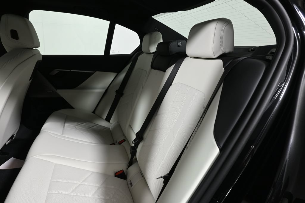 New 2027 BMW 530i xDrive w/ Premium Package AWD/4WD image 4