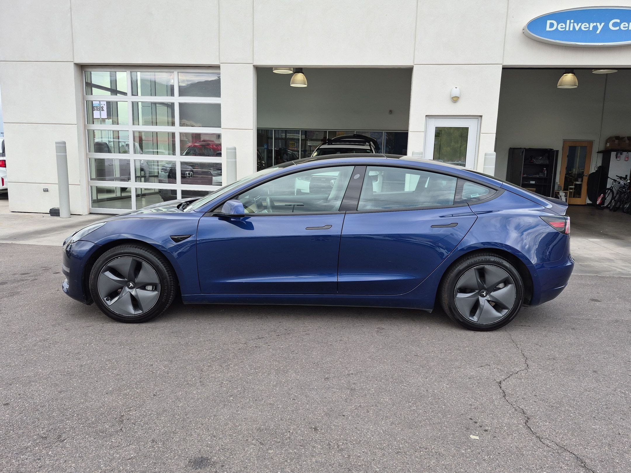 Used 2022 Tesla Model 3 Long Range AWD/4WD image 9