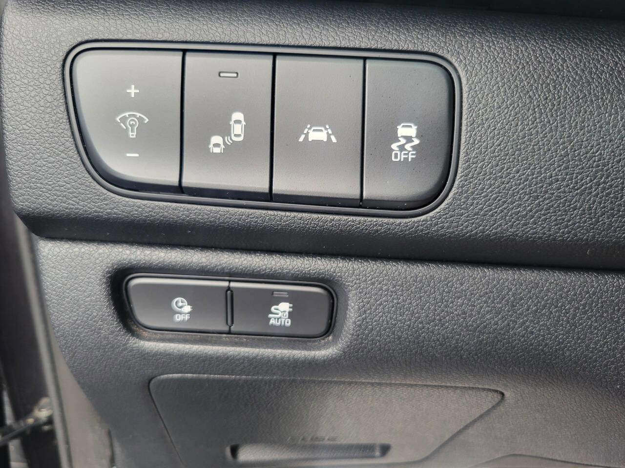 Used 2019 Kia Niro EX w/ Cold Weather Package 2.0 image 13