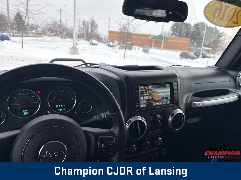 Used 2016 Jeep Wrangler Unlimited Rubicon w/ Connectivity Group image 17