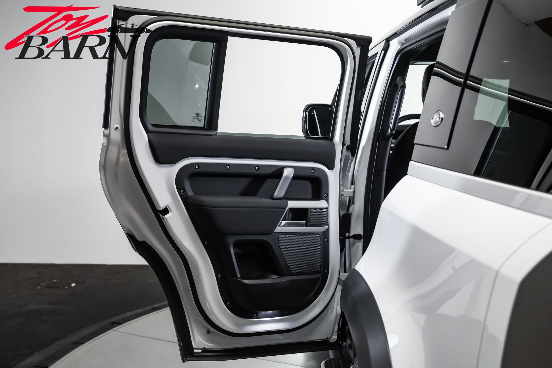 Used 2023 Land Rover Defender 110 X-Dynamic SE AWD/4WD image 40