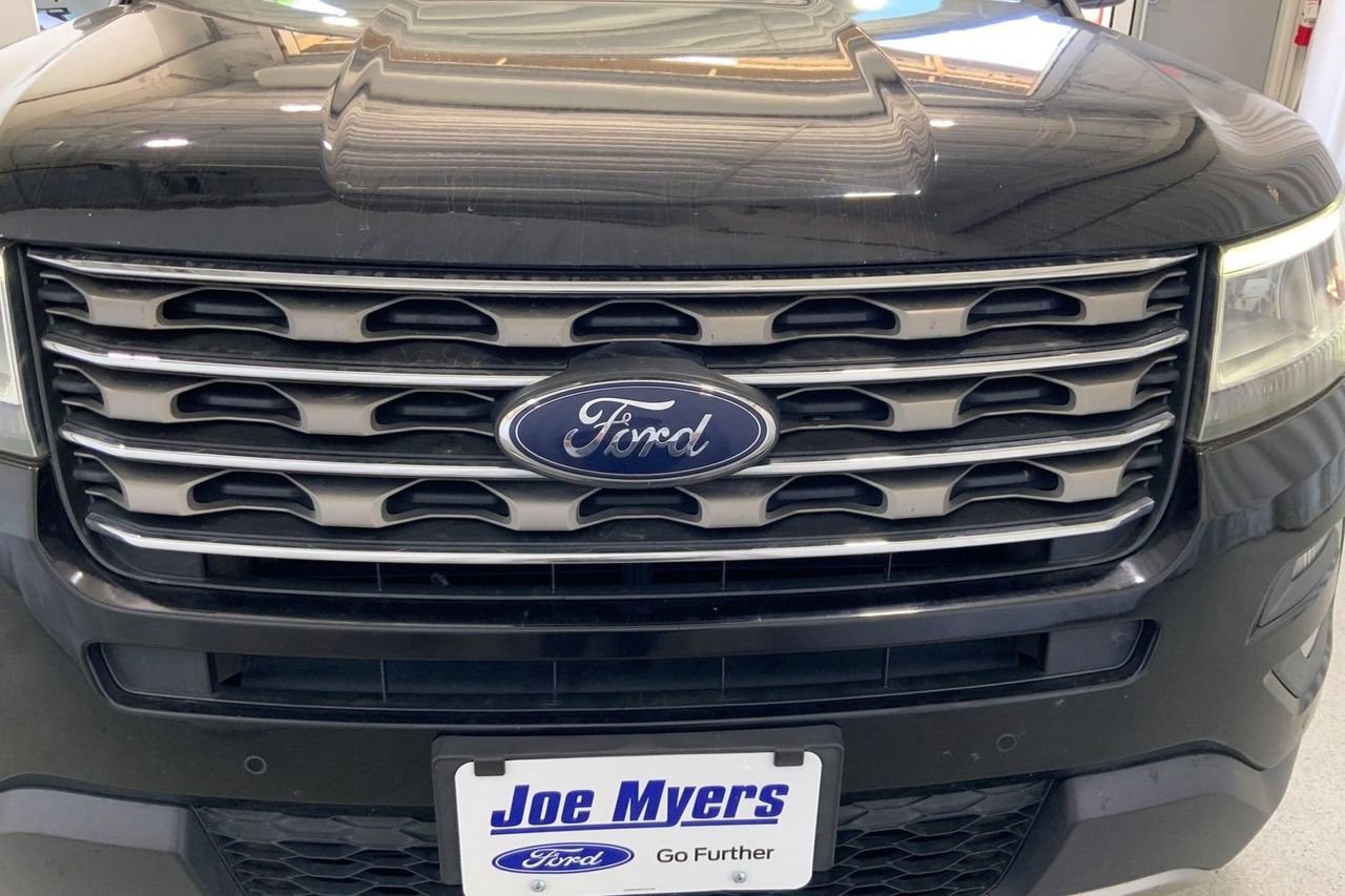 Used 2017 Ford Explorer XLT w/ Equipment Group 202A FWD image 27