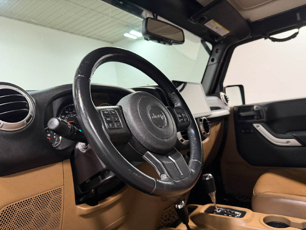 Used 2015 Jeep Wrangler Unlimited Sahara w/ Connectivity Group AWD/4WD image 76