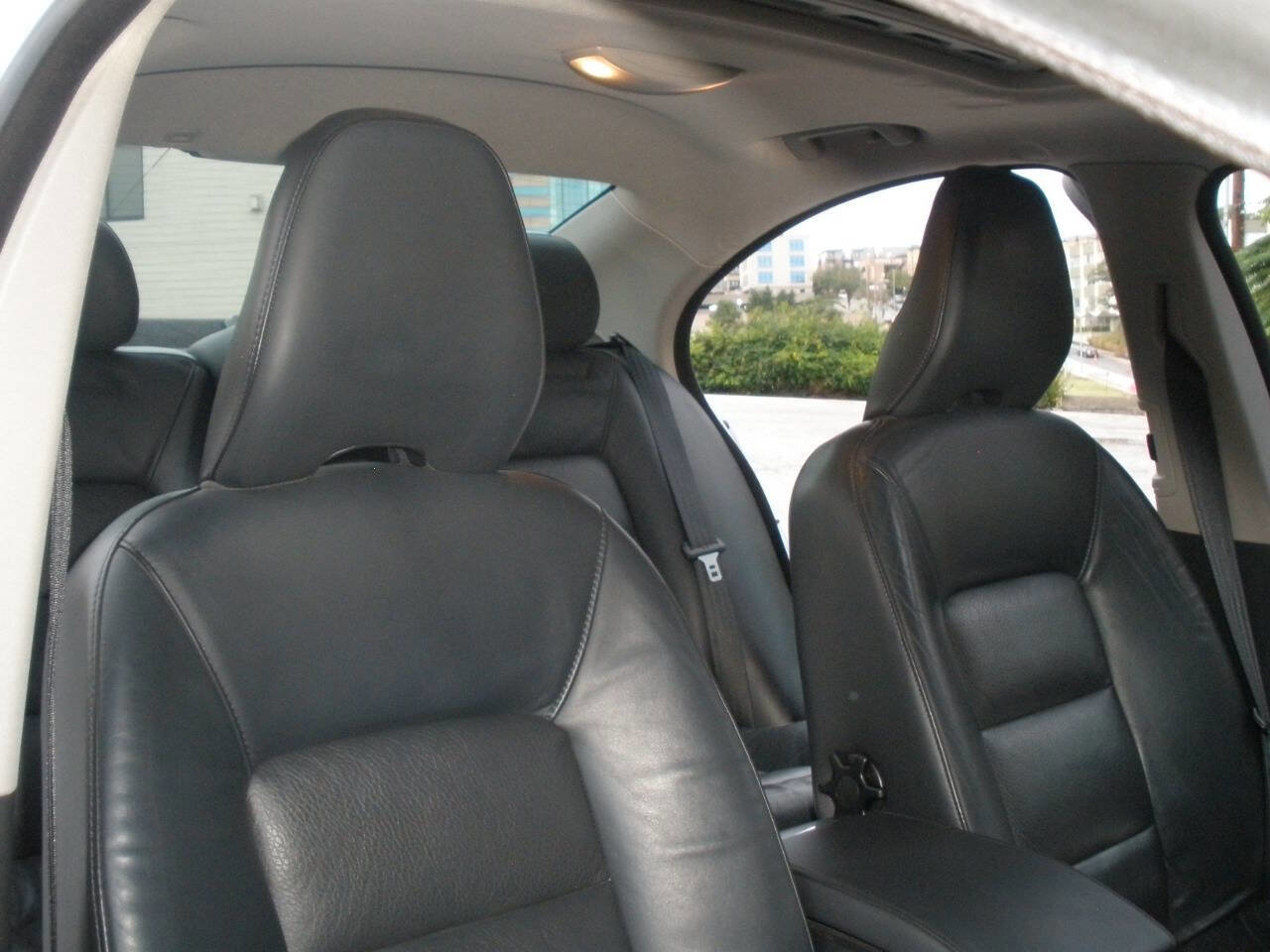 Used 2010 Volvo S80 3.2 image 28