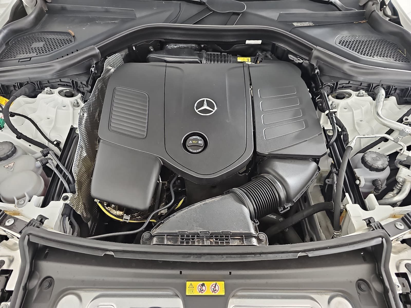 Used 2025 Mercedes-Benz GLC 350e 4MATIC w/ AMG Line image 32