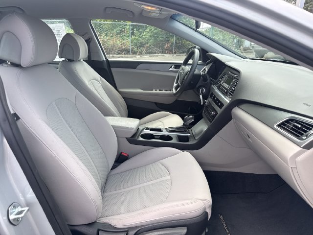 Used 2015 Hyundai Sonata SE FWD image 9