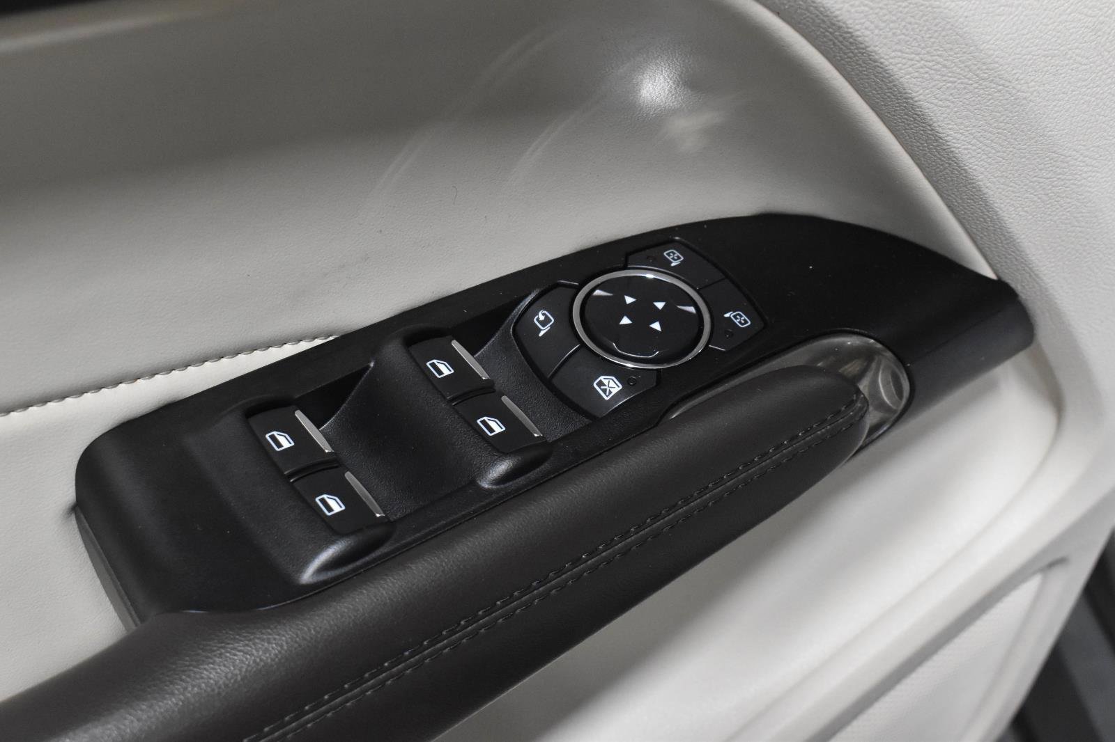 Used 2019 Lincoln MKC Select w/ Select Plus Package image 11