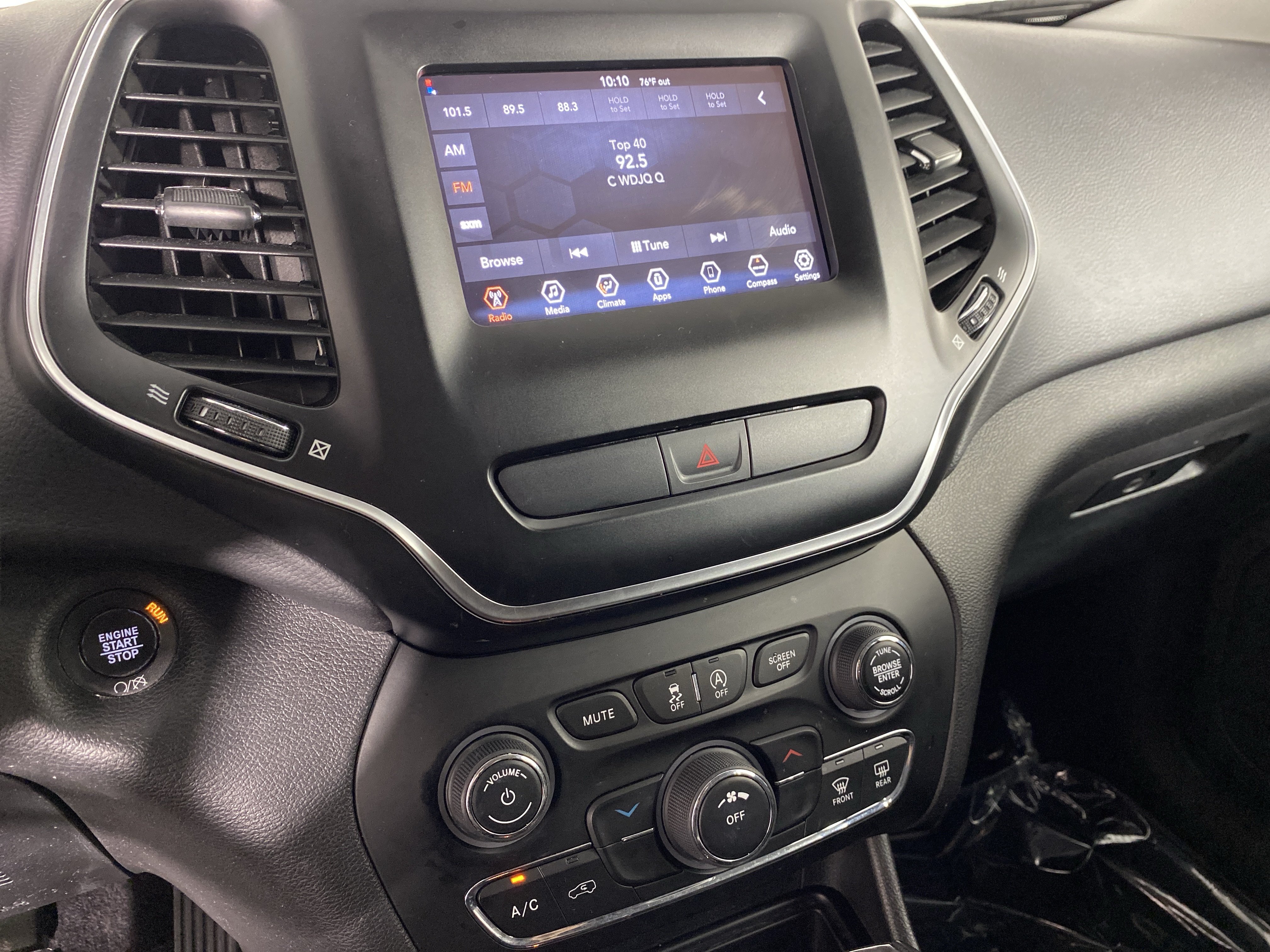 Used 2019 Jeep Cherokee Latitude Plus FWD image 27