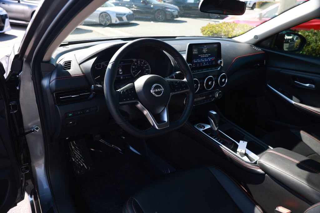 Used 2025 Nissan Sentra SR w/ SR Premium Package FWD image 15