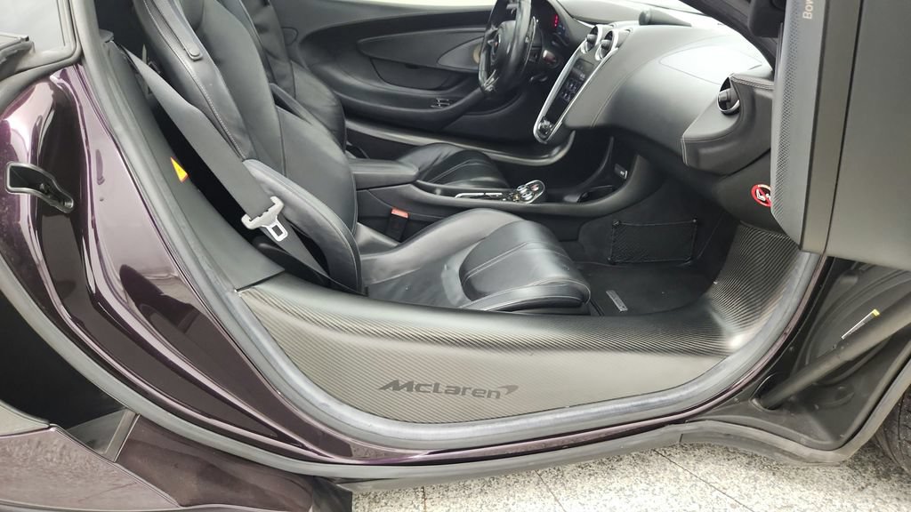 Used 2017 McLaren 570S RWD image 44