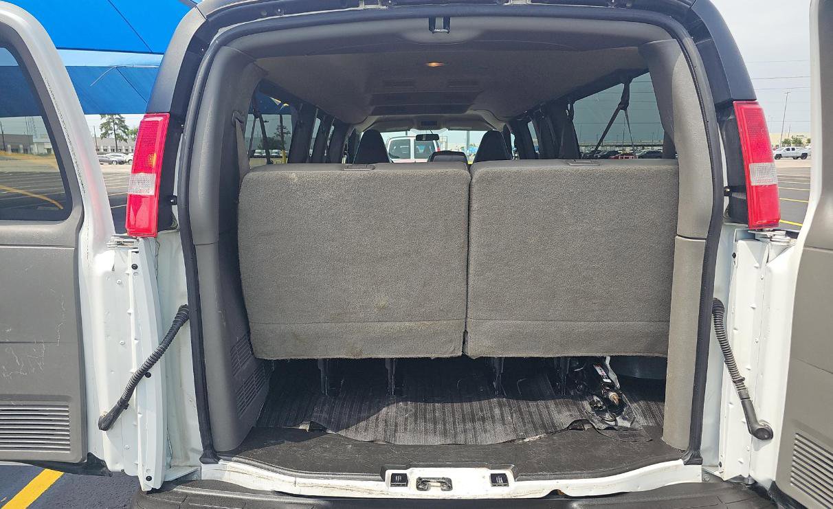 Used 2023 Chevrolet Express 3500 LS RWD image 16