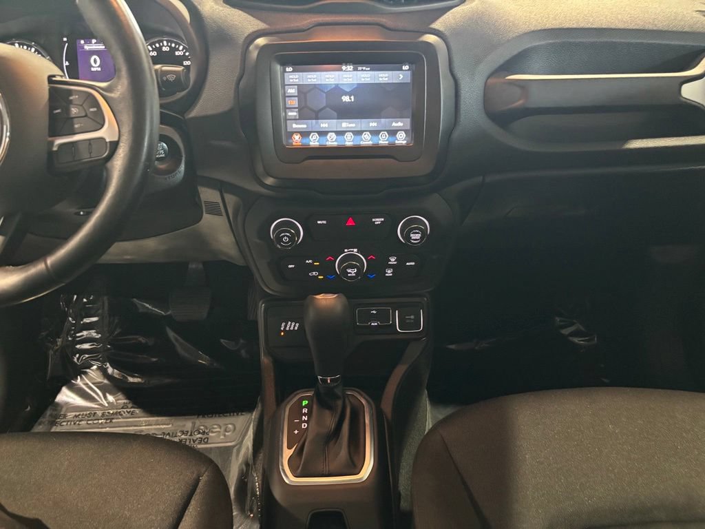 Used 2020 Jeep Renegade Latitude w/ Cold Weather Group AWD/4WD image 14